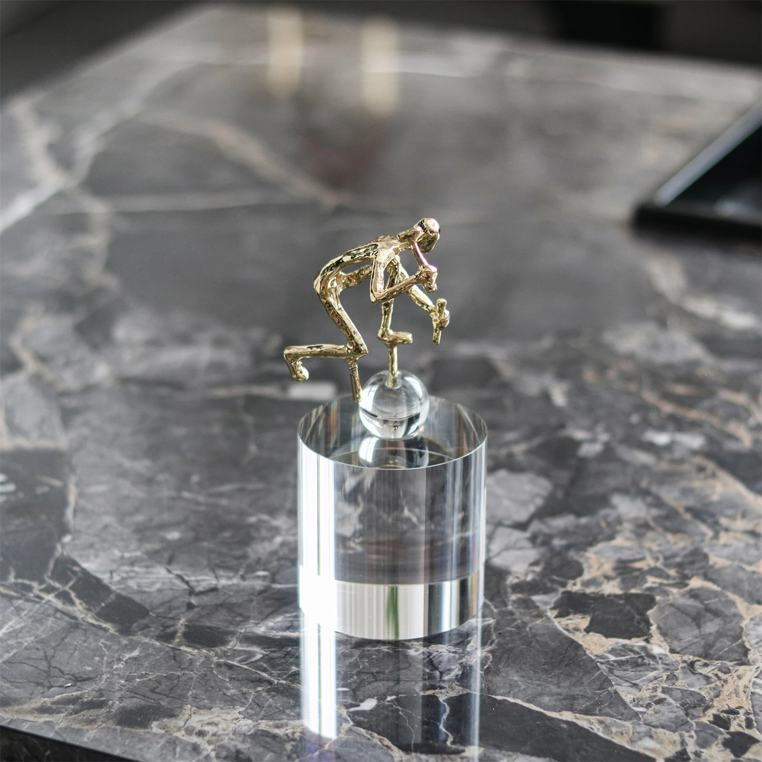 2024 New Chinese Home Crystal Tabletop Ornament Art Original Chisel Stealer Metal Sculpture for Office Decoration