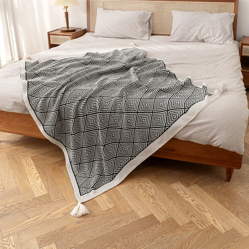 Nordic Style Blanket Geometric Sofa Blanket Leisure Tapestry Bohemian Decorative Rugs Home Tassels Blankets White Black