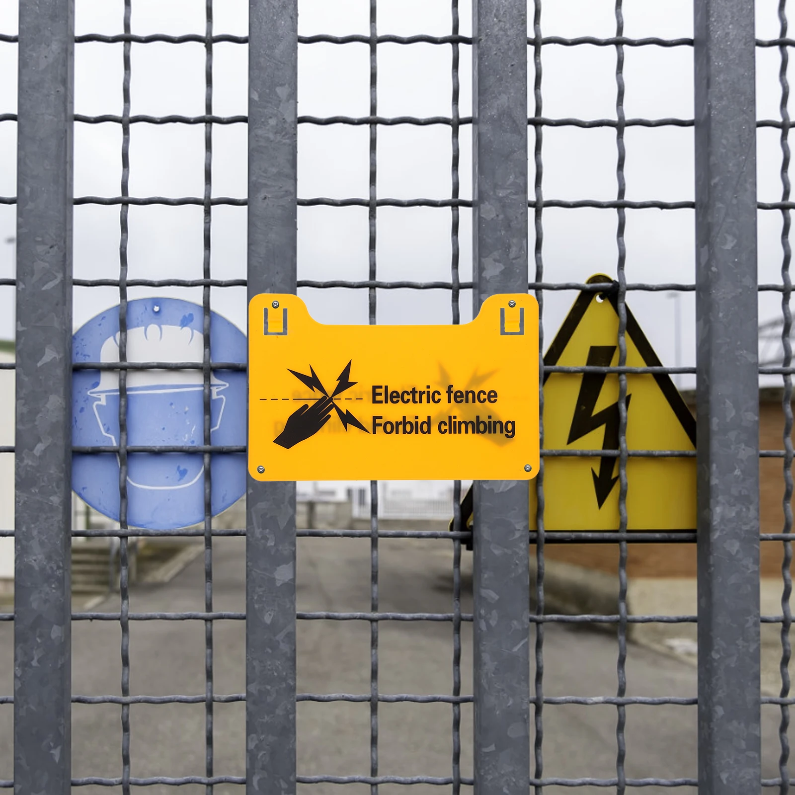 

4pcs High Voltage Danger Warning Signs for Electric Fence Yard Shock Sticker PVC Safety Panel Round Corner Predrilled Mounting