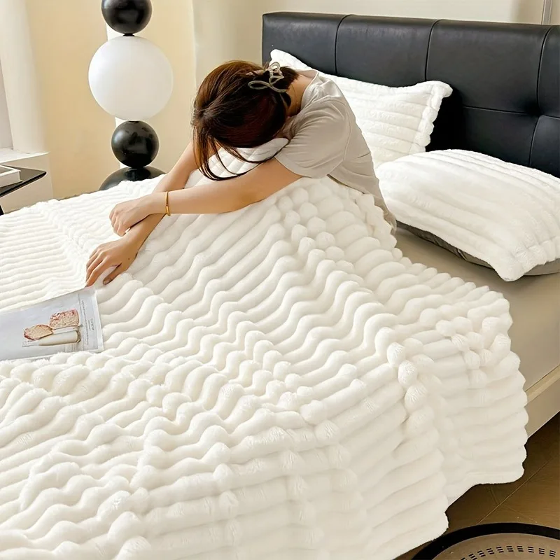 

Ultra-Soft Ribbed Coral Fleece Blanket Solid Color Comfortable Sofa Throw Machine Washable for Bedroom Hotel Use