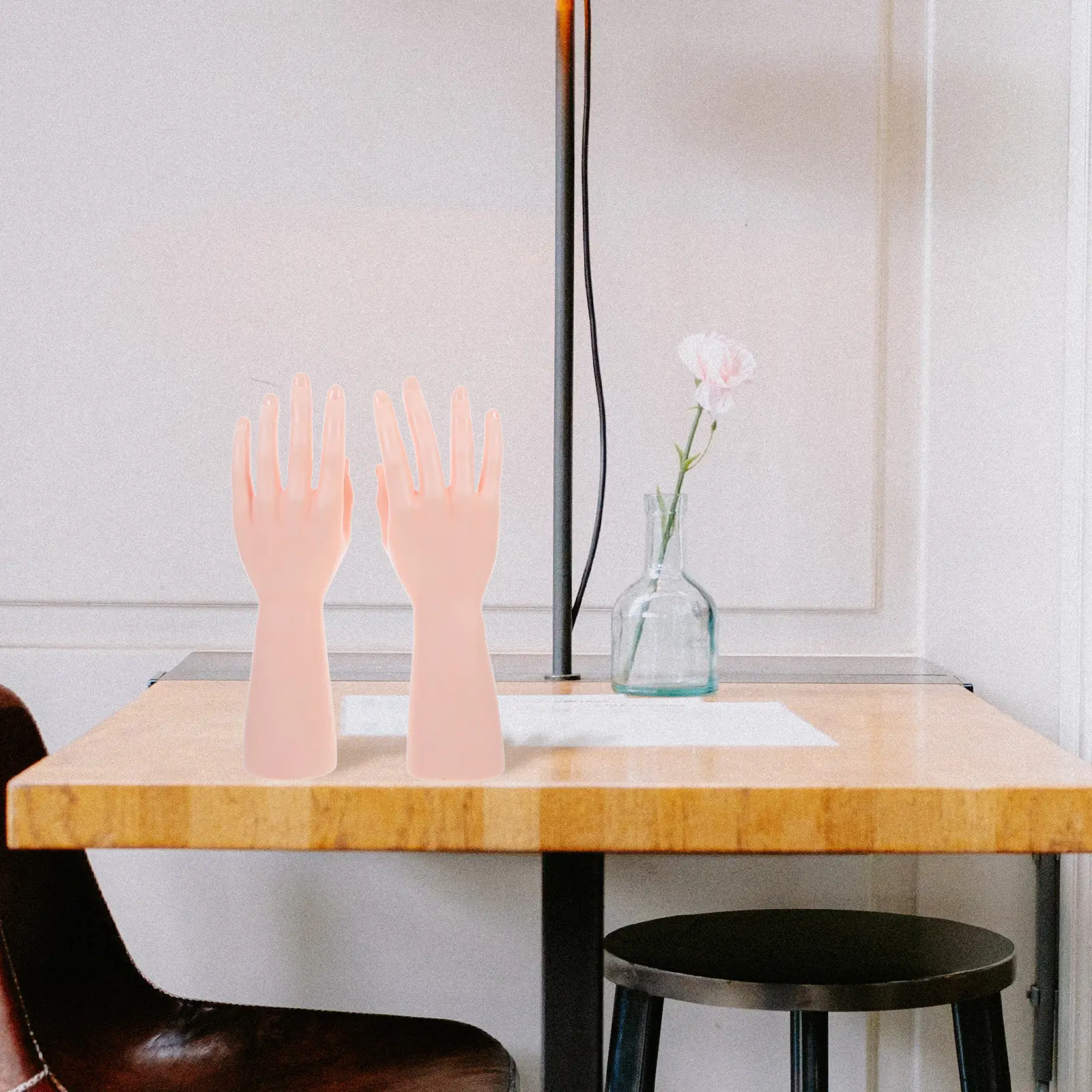 

2 шт. реалистичные манекены-руки натурального цвета кожи, подставки для украшений, настольные держатели для колец, браслетов, часов