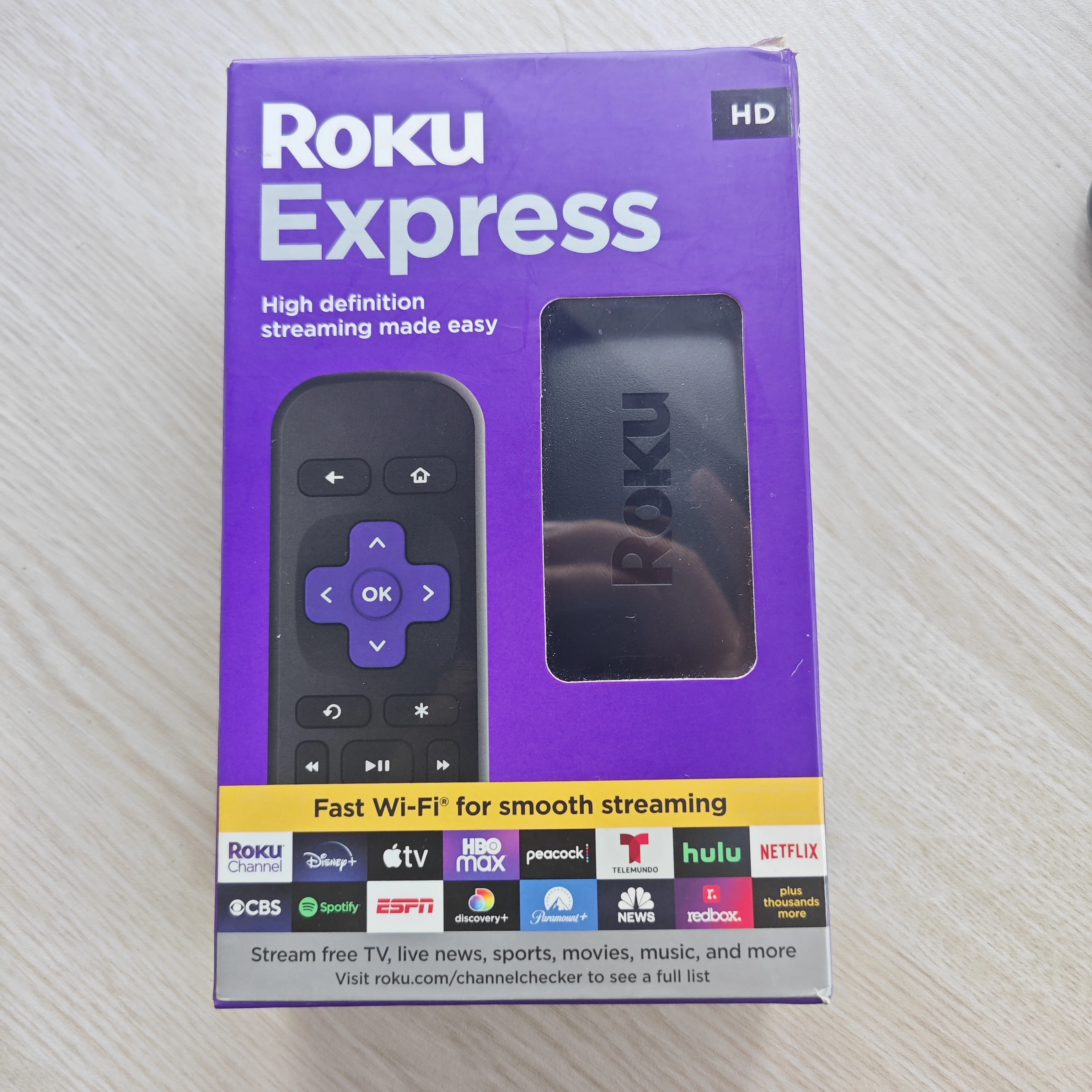 Original Express HD |   Dispositivo de Transmisión Roku Portátil, Control Remoto por Voz Roku, TV Gratis y en Vivo (Totalmente Nuevo)