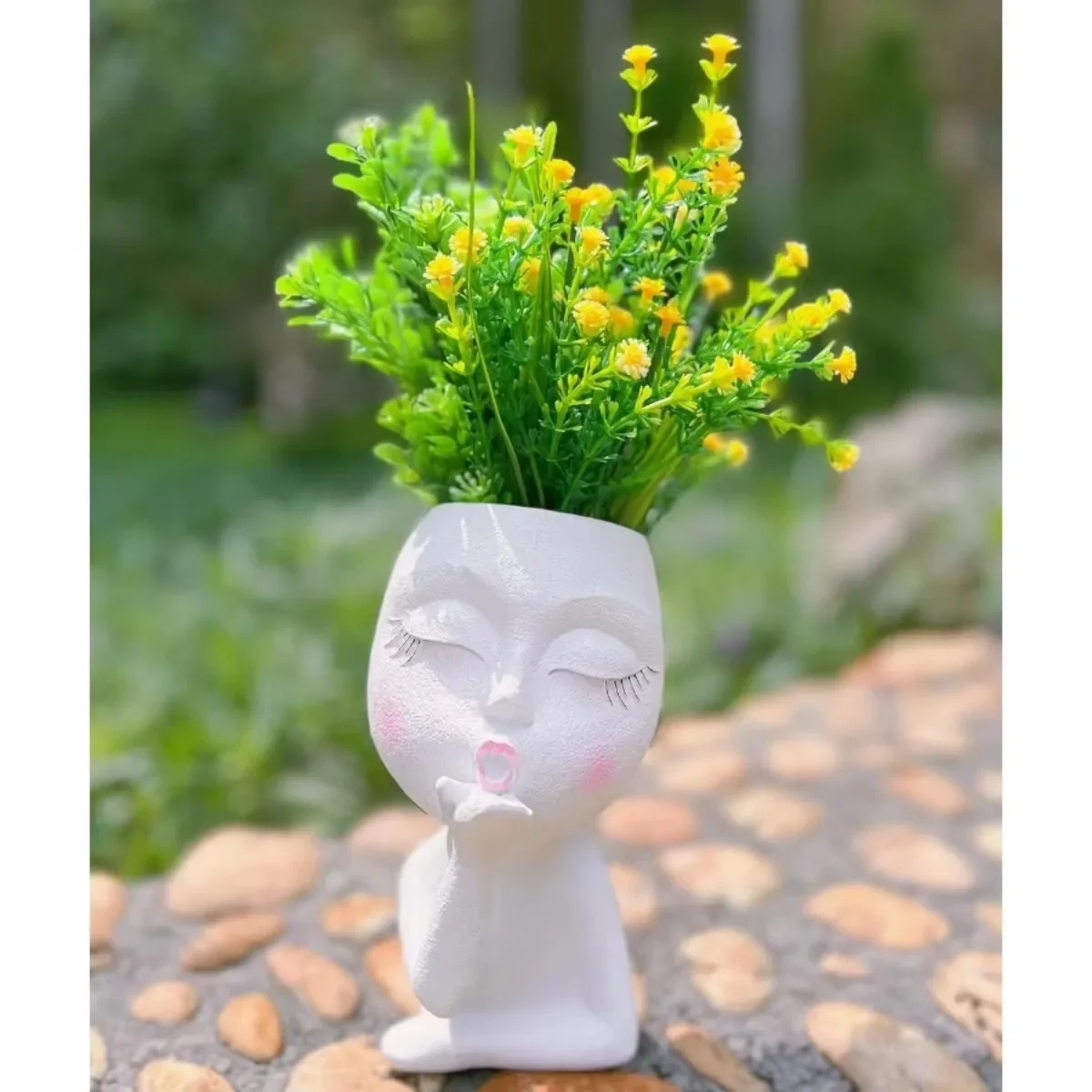 

Whimsical Air Kiss Succulent Planter - Resin Pot with Non-Scratch Pads, Unique Gift for Gardening Enthusiasts