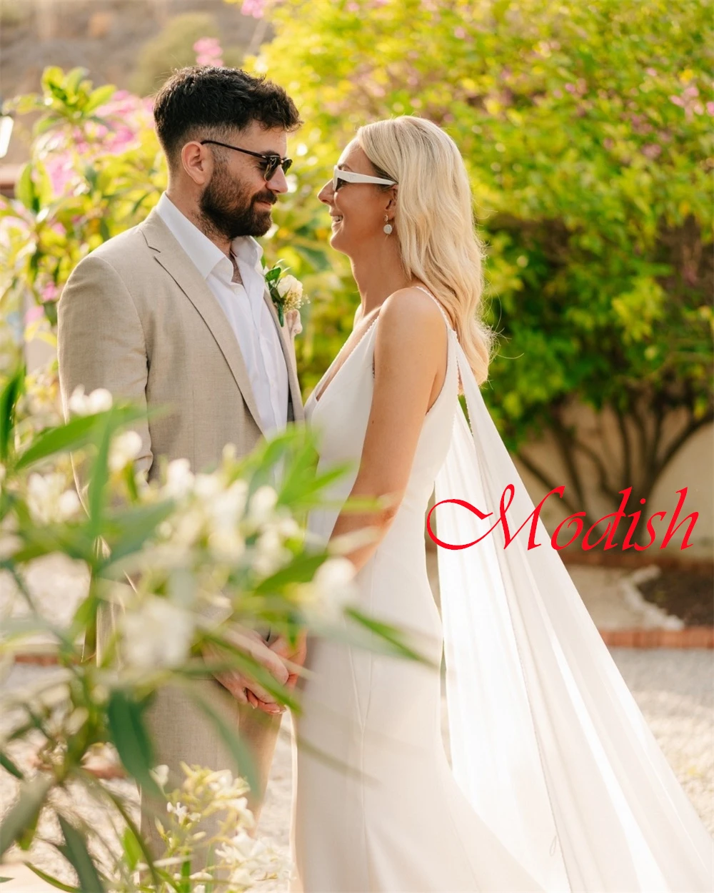 Свадебное платье из белого джерси по индивидуальному заказу, темпераментное свадебное платье без рукавов с v-образным вырезом на бретельках, платье с застежкой-молнией сзади