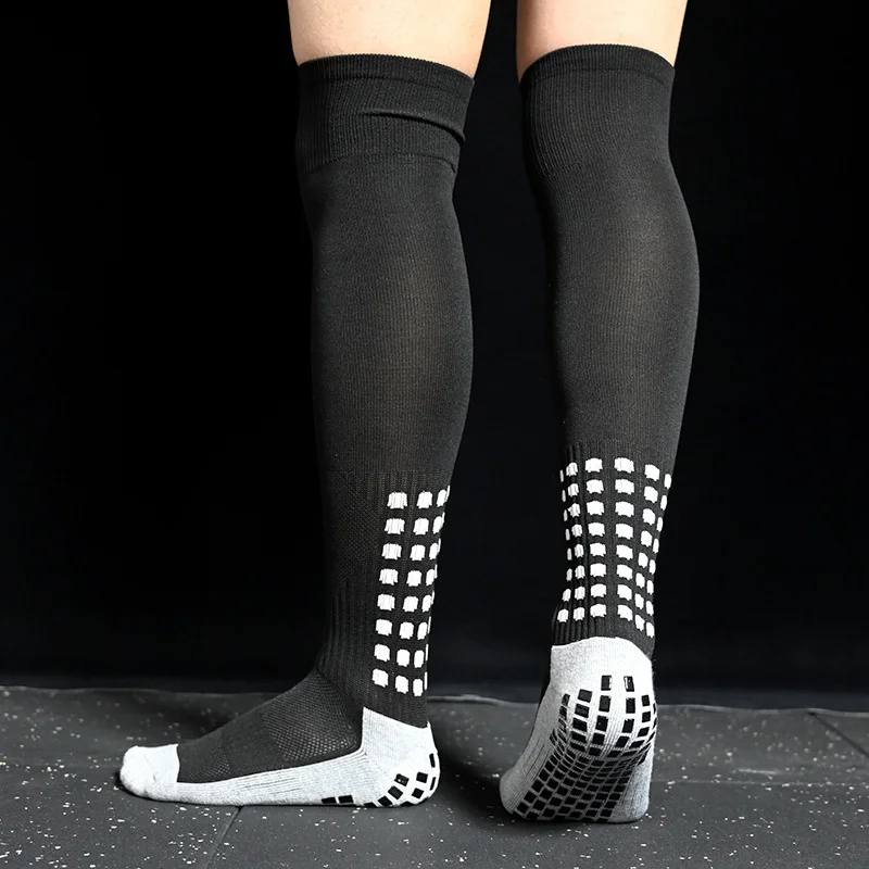 Chaussettes longues en coton coordonnantes pour hommes et femmes, chaussettes de football en caoutchouc, chaussettes de course respirantes, chaussettes de sport de football, haute qualité