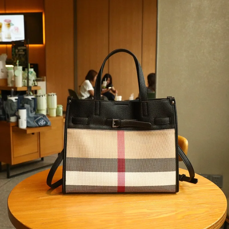 Spacious And Functional Leather Shoulder Bag For Women - Crossbody Bag Messenger Style Elegant Classic Look