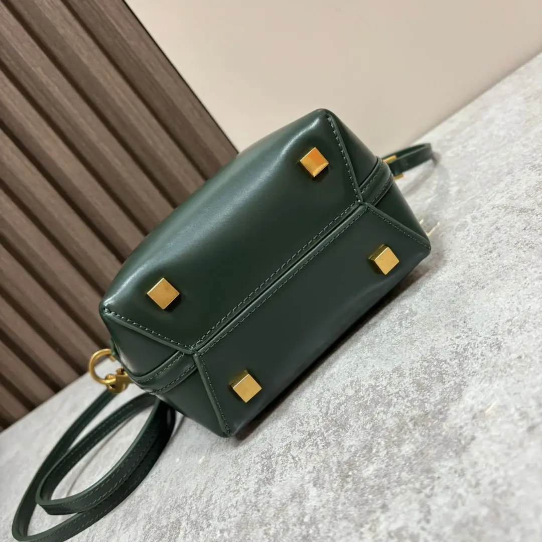 Four Seasons Fashion Versatile Ladies Multi-use Bag Ultra Soft Smooth PU Hand Grip Bag Women Shoulder Handbag Crossbody Shoulder Purse Universal All-match Holiday Outdoor Storage Organizer