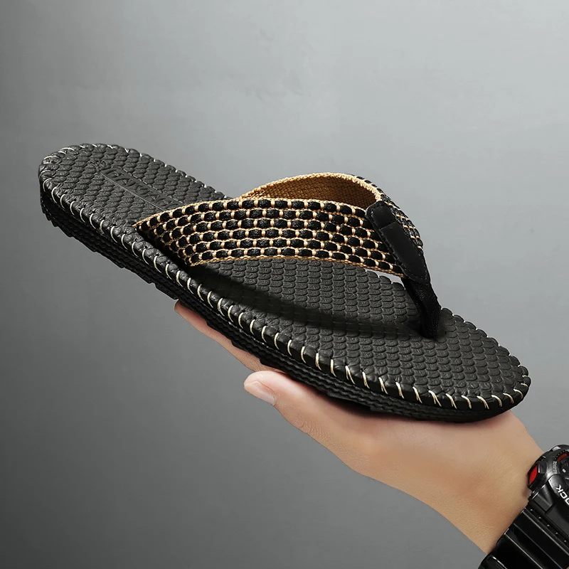New large-sized, fashionable and casual men's sandals with thick soles and light weight, outdoor hiking wading men's flip-flops