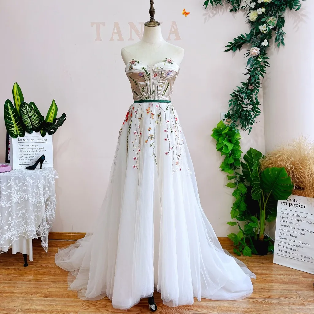 Colorful Embroidery Tulle Wedding Dress Sweetheart  Zipper Back Strapless A Line Bridal Gowns Romantic Vestido De Noiva ZW182