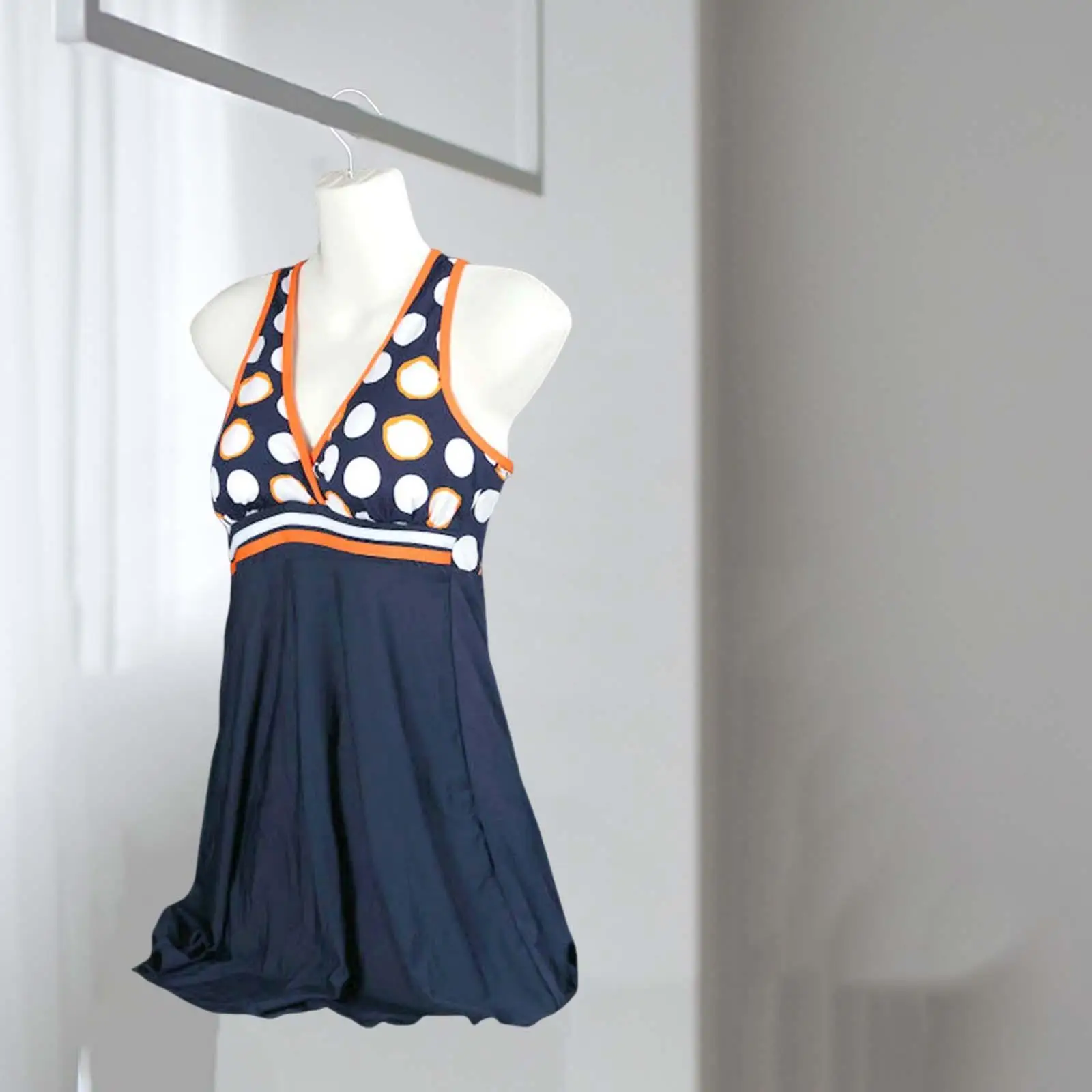 

Hanging Mannequin Torso Female Hollow Back Body Torso Dress Form for Retail Stores Market Window Garment Vendors Commercial