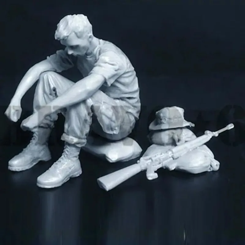 1/35 Scale Resin Figures Model Kits Vietnam War US Infantry Reading Letter  Miniature Figurines Unassambled and Unpainted 1038