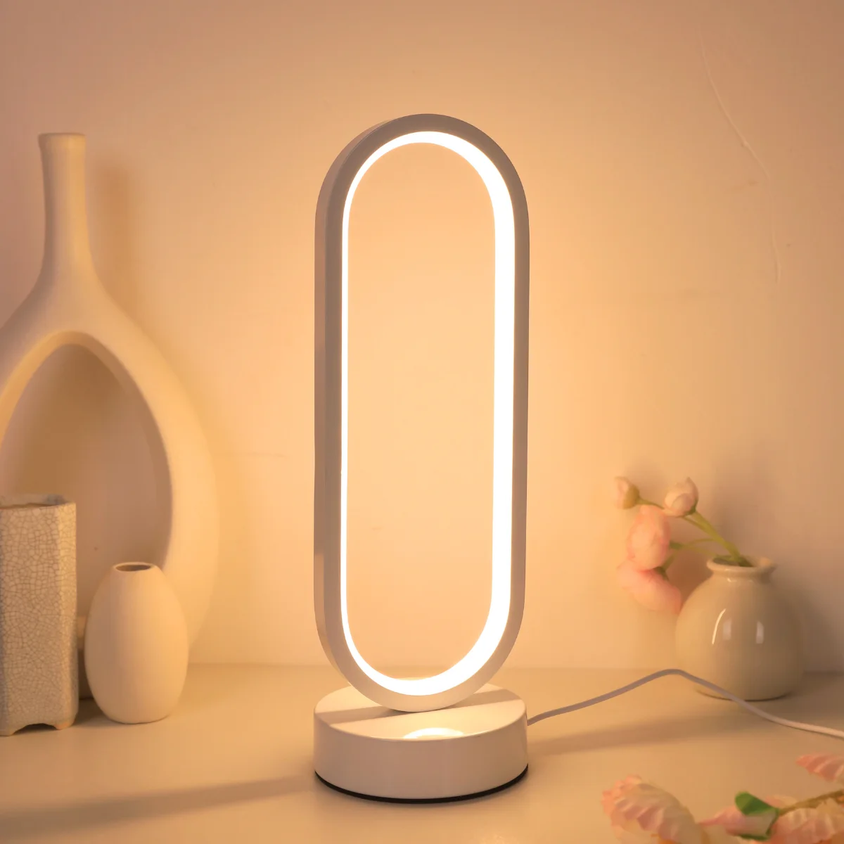 مصباح طاولة LED بيضاوي الشكل،  - مراجعة Desk Setup Minimalist وسعره