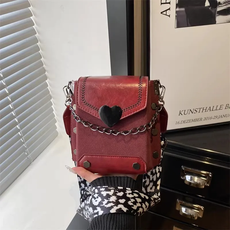 

Винтажные кожаные сумки-кроссбоди для женщин, лето 2026, с клапаном в форме сердца, на магнитной застежке, с цепочкой, популярная универсальная сумка для телефона