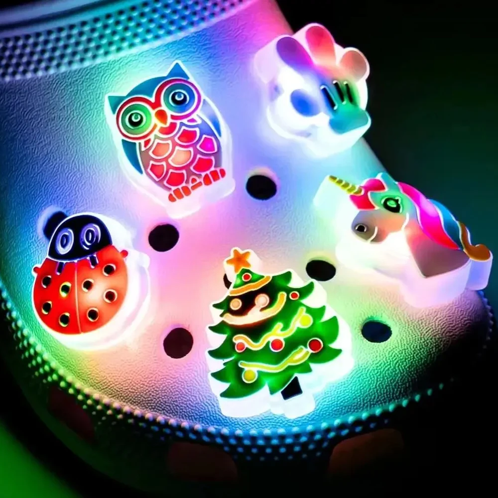 

1pcs LED Pins for Kids Lighted Shoe Charms Christmas Halloween Shoe Accessories Duck Cat Decoration Buckles Girl Boy Ornaments