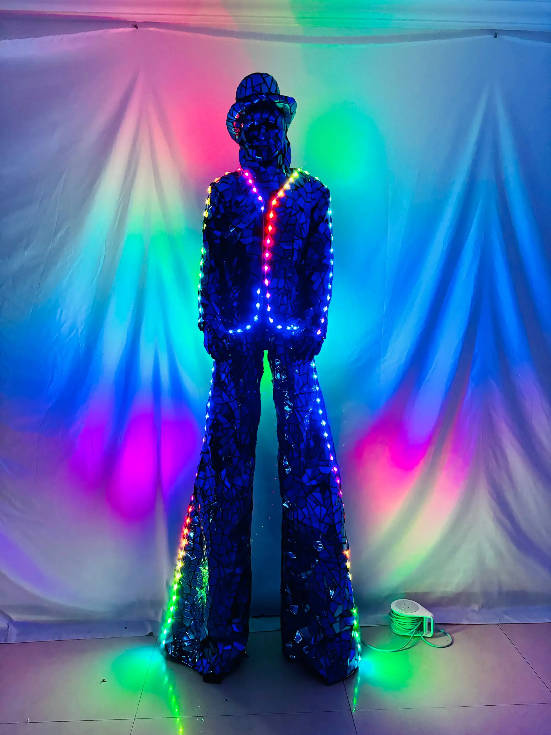 New Full Color fault Mirror LED Robot Suit Costume Clothes Stilts Walker Costume LED Lights Stage Show