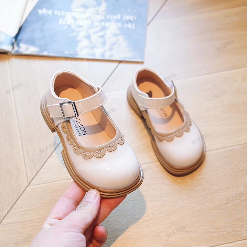 

Casual Lightweight Thick Sole Students One-piece Kids Leather Shoes Baby Girls Round Head Soft Princess Dance Lace Sandals