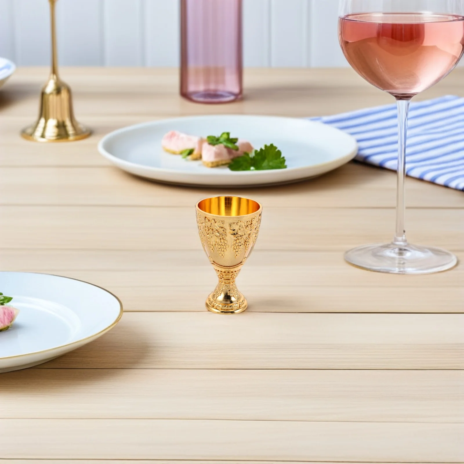 

2Pcs High-End Zinc Alloy Chalice Goblets Featuring Retro Floral Embossing Vintage Style Metal Drinkware for Weddings Cocktail