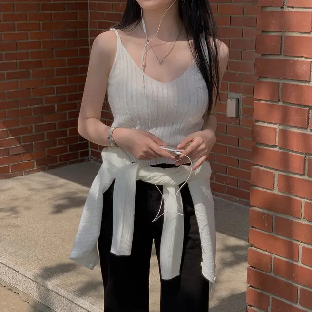 طقم قميص قصير وبسيط على الطراز الكوري وسترة صوفية متماسكة مكون من قطعتين، ملابس أنيقة