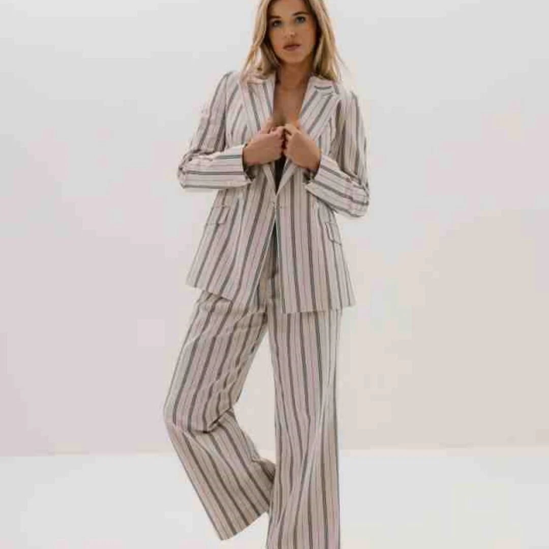 Unique Design 2 Pieces Women Suits Double Breasted Stripe Office Ladies Work Pants Sets Classic Fit Dinner Party Wear