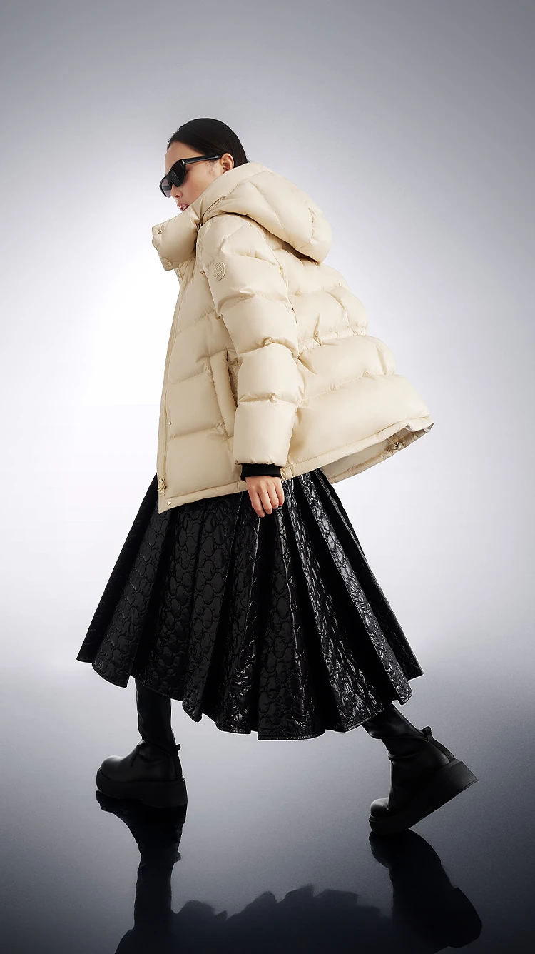 BOSIDENG Women Hooded Short Goose Down Coat 90% Goose Down 700+ Loft Shiny Fabric Adjustable Waist Puff Winter Outerwear