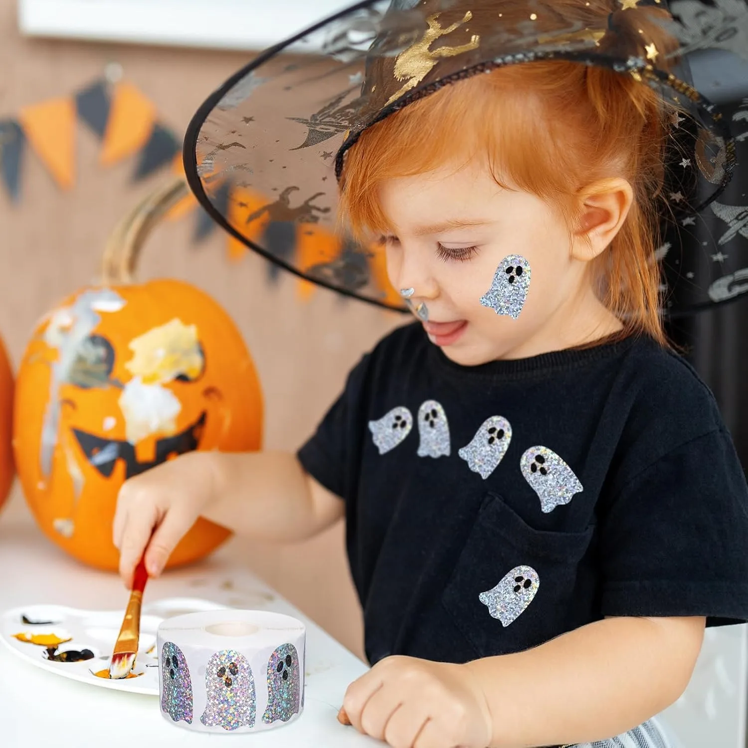 Adesivo impermeabile fai-da-te a forma di fantasma di Halloween Adesivo per atmosfera di festa di Halloween Busta Decor Etichetta adesiva per imballaggio Rotolo di adesivi fantasma glitterato