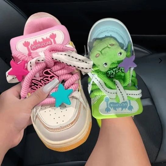 Par de zapatillas de deporte, zapatos informales de uso diario, tendencia ins, diseño de nicho, Pato Mandarín, color dopamina, día informal a juego