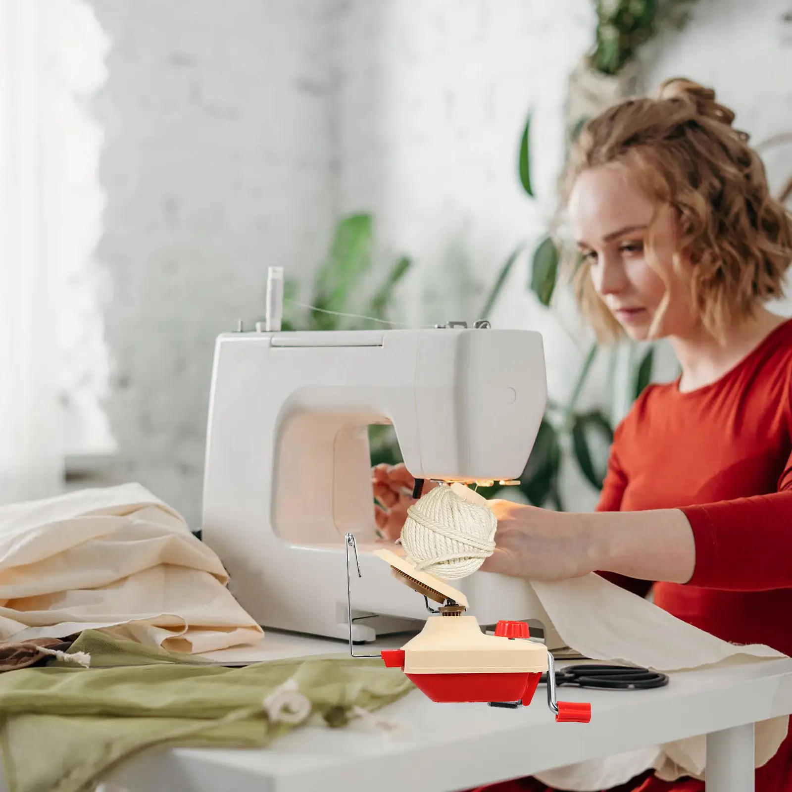 

Ручная моталка для пряжи большой вместимости, компактная машина для намотки клубков для вязания крючком и спицами.