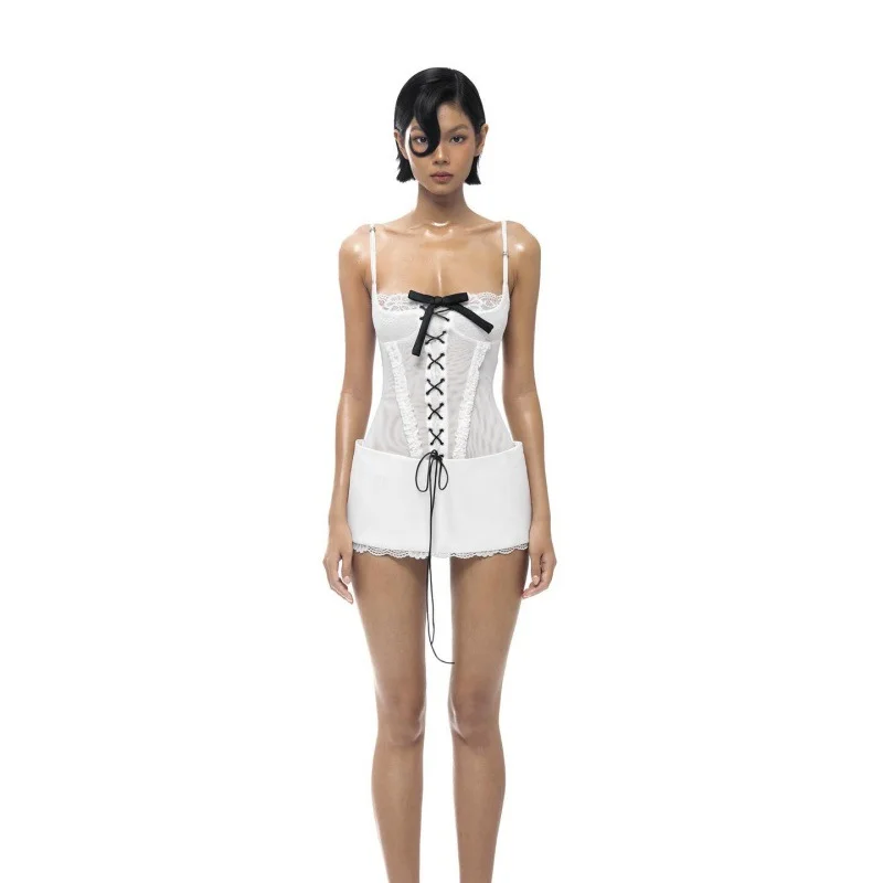 فساتين Bodycon امرأة مخملية متقاطعة الظهر Strappy مفصلة مثيرة للاهتمام الفائدة البصرية حزام الفحم التفاصيل خط التقاطع الإضافية