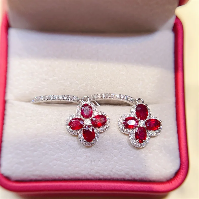 

Серьги-гвоздики с узкими рубинами для повседневного ношения Серьги из серебра 925 пробы с натуральным рубином 3x4 мм