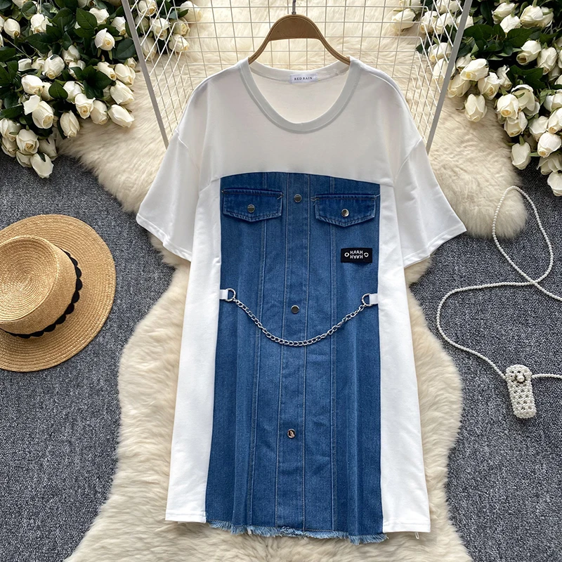 Moda coreana falso vestido de camiseta de duas peças com sentido de design feminino, pescoço redondo manga curta retalhos denim saia casual