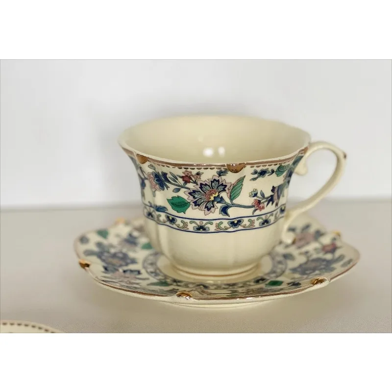 

Винтажная поп-цветочная кремово-желтая керамическая тарелка в придворном стиле, блюдце для кофейной чашки