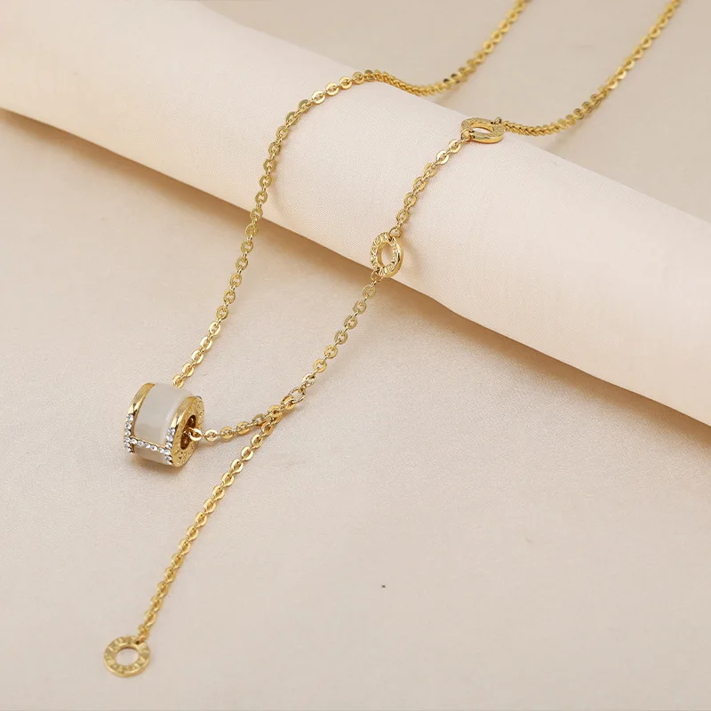 

Small-waist necklace, a trendy cat's eye stone accessory pendant for women, an elegant and fashionable necklace