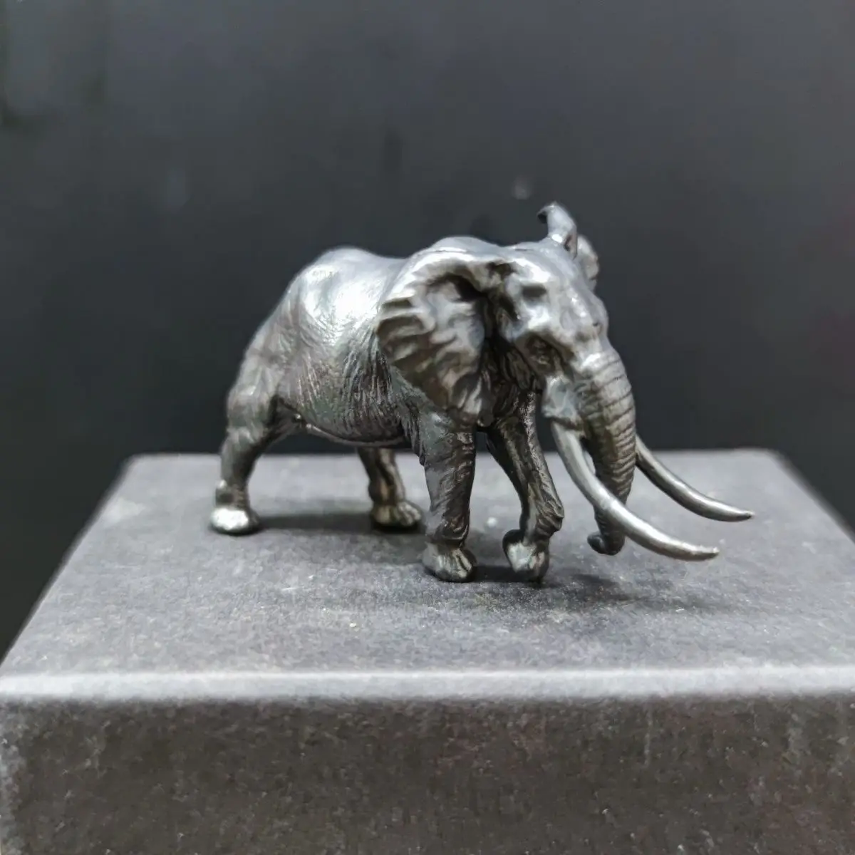 

Brass Solid Old Mini Realistic Mammoth Elephant Decoration Crafts Fish Tank Landscape Desktop Decoration