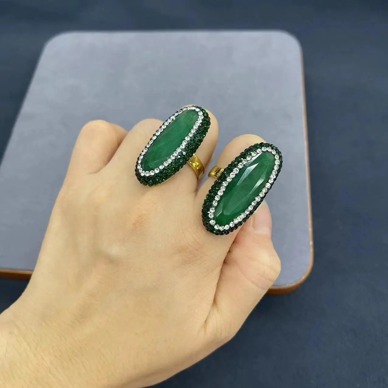 

DIY accessories New natural malay jade ring, personalized retro emerald jade ring, hand-set diamond refers to environmentally fr