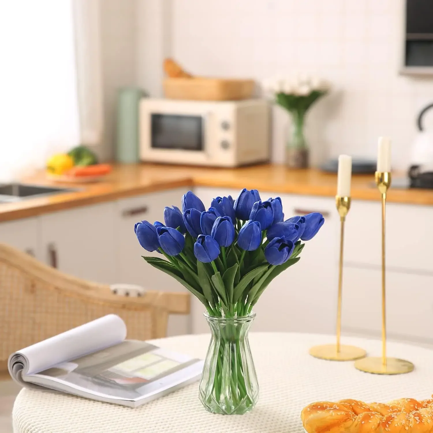 Fiori artificiali su nero immagini e fotografie stock ad alta risoluzione