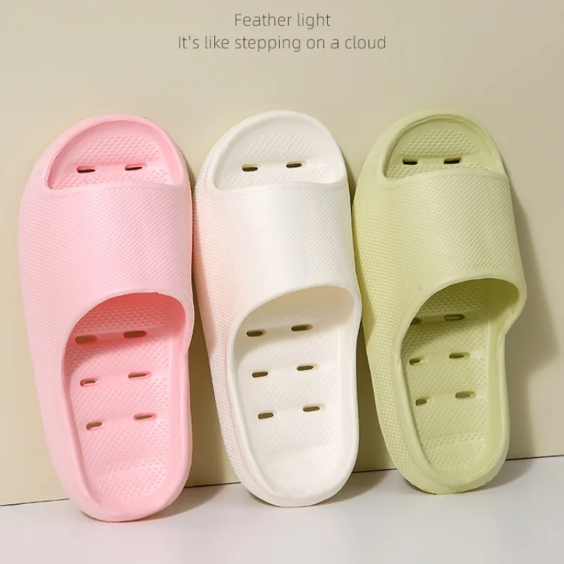 Quick-drying cheap women\'s slippers Non-slip soft-sole bathroom slippers hollowed out leaky slippers Casual couple home slippers