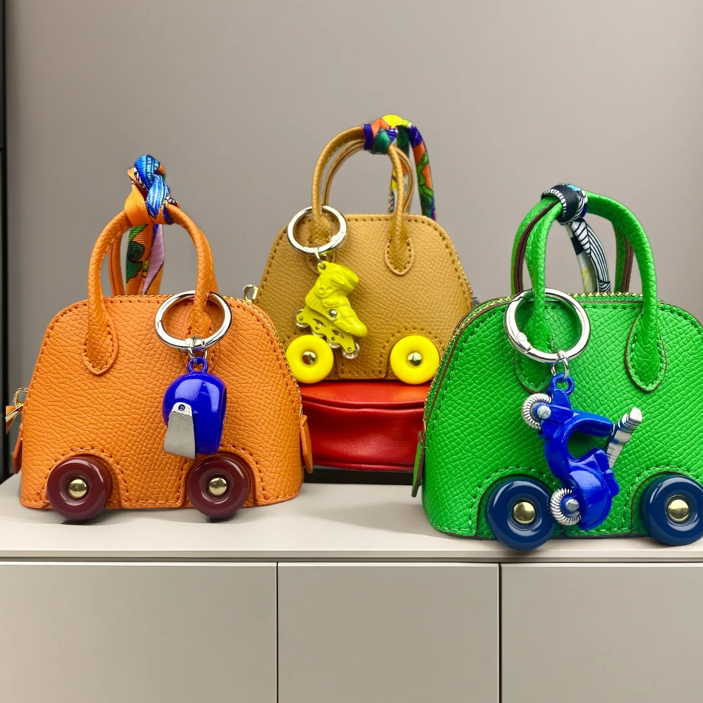 mini-bolsa-de-couro-para-pneu-–-adoravel-capa-para-fone-de-ouvido-em-formato-de-carro-porta-moedas-e-organizador-de-cabos-com-chaveiro-de-metal-couro-pu-presente