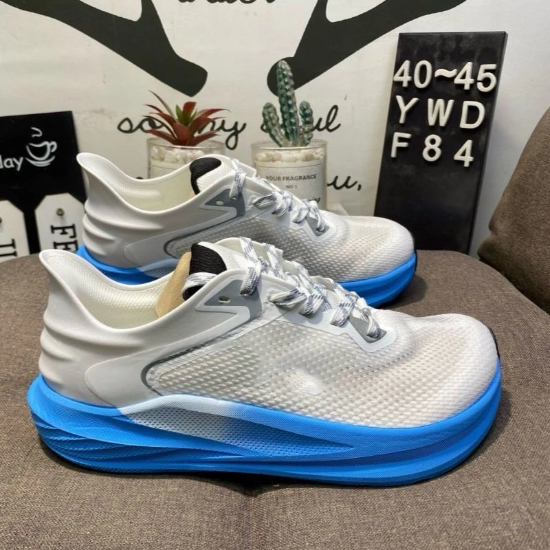 New 2025 professional wear-resistant breathable unisex running shoes lightweight and comfortable outdoor casual sneakers Very go