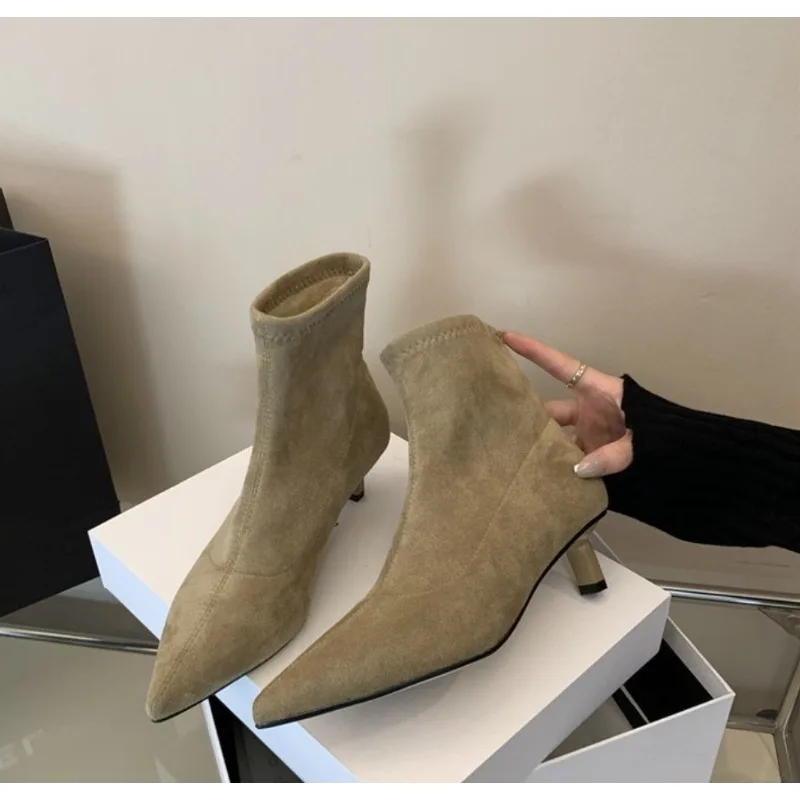 2026 Women's Autumn New Sexy Pointed Designer Short Boots Low Heel Party Shoes Outdoor Walking Comfortable Chelsea Bootiies