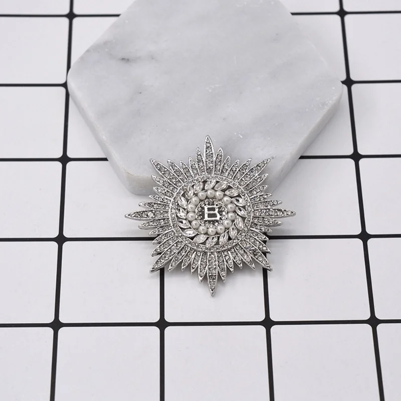1Pc Fashion Pearl Stars Rhinestone Sun Flower Brooch Coat Sweater Pin Brooch Corsage Accessories