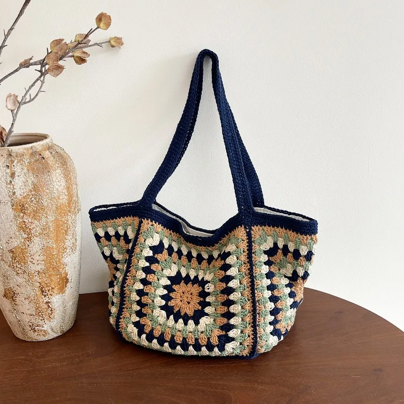 

Этническая пляжная сумка-тоут большого объема с контрастными цветами, связанная крючком, новинка лета 2026, женская пляжная сумка для отпуска, плетеная вручную сумка