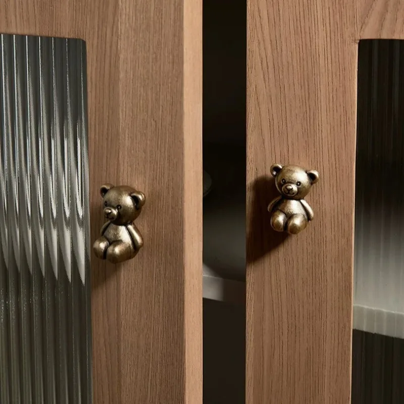 Bear creative bronze brass cupboard door handle retro high sense cupboard door handle.