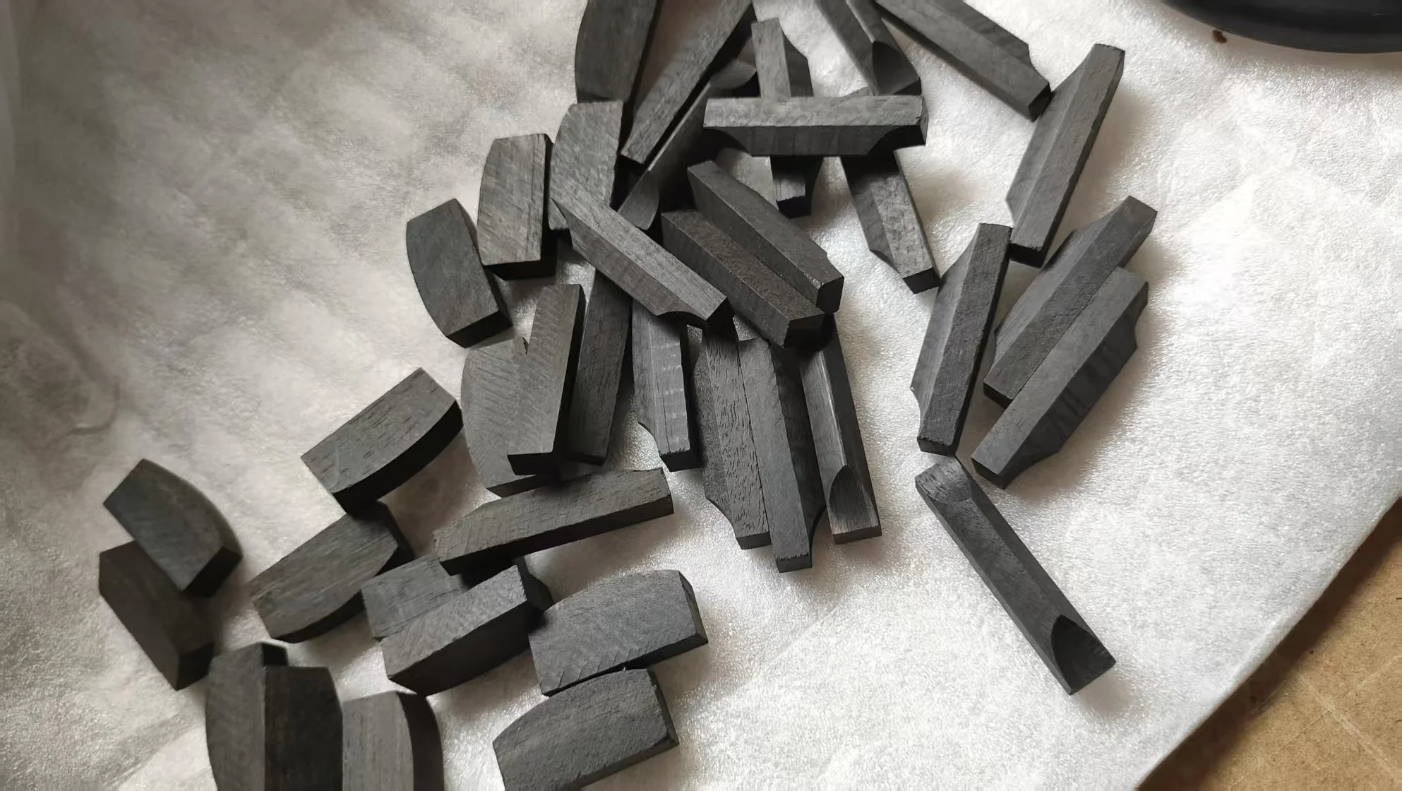 

15 PCs Violin Saddles and 15 PCs Violin Nuts Ebony Fiddle Parts 4/4