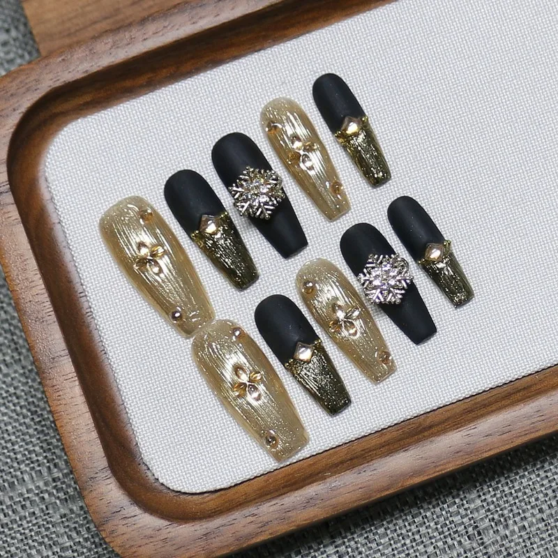 

10PCS 3D Snowflake Press on Nails Long Coffin Silver White Handmade Luxury High End Gilt Winter Design False Nails ارتداء الدروع