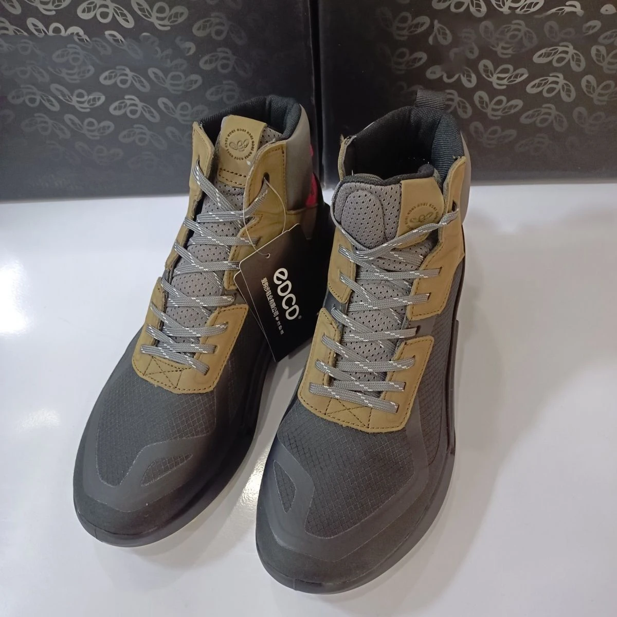 Trendy High Top Hiking Shoes Men Waterproof Luxury Original Inner Graphene Sneaker Outdoor Climbing Boots Hunting Street 2026
