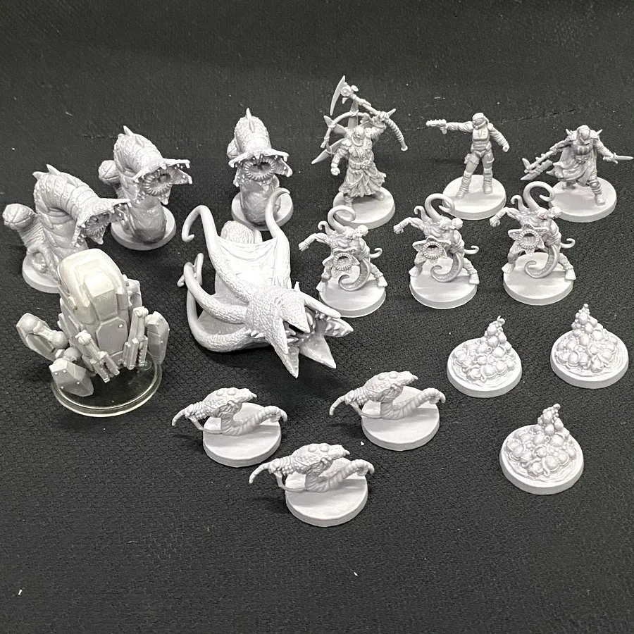 17PCS Science Fiction Space War Alone Dune Board Game Miniature The Spores Worm Parasite Mech Hybrid Monster Models TRPG Figure