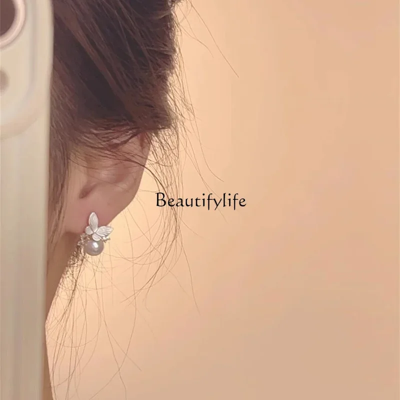 

Exquisite design butterfly pearl niche design new foreign style earrings