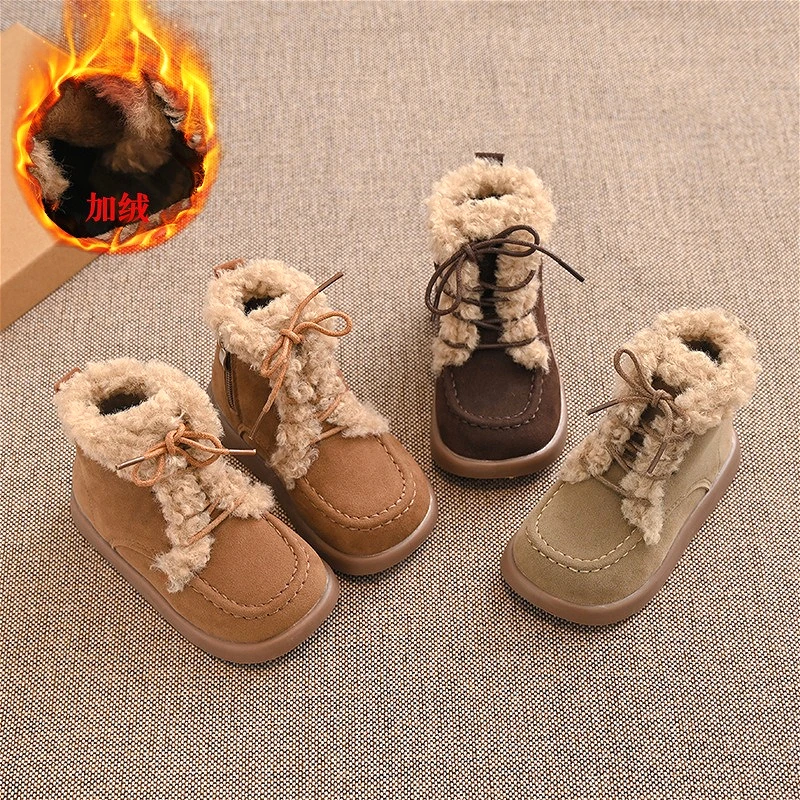 الشتاء الاطفال أفخم الأحذية القصيرة الدافئة 2025 جديد لطيف موضة الفتيات عدم الانزلاق القطن الأحذية الفاخرة الجلد المدبوغ الأطفال الفتيان حذاء كاجوال