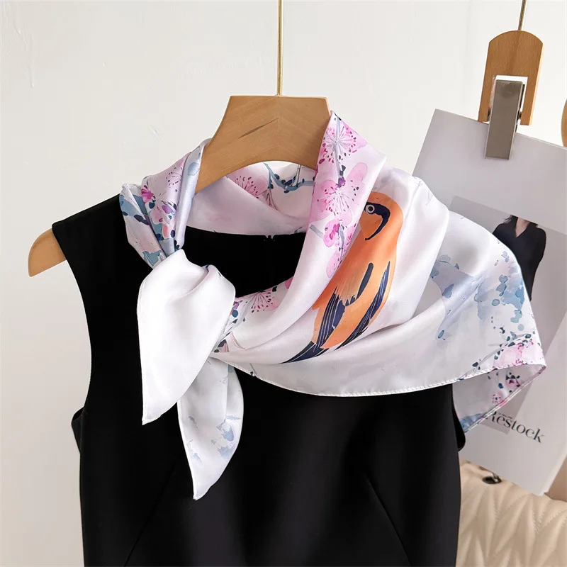 Sciarpa quadrata con scialle con stampa di uccelli e fiori per donna Involucri alla moda in raso Fazzoletto da collo Fasce per capelli femminili Fascia per capelli Bandana