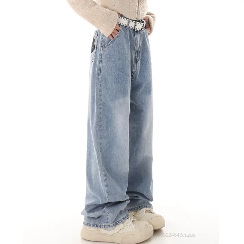 Sanrio Hello Kitty lavado jeans azul claro para mulheres, calças retas soltas, calças coreanas de rua alta, tendência bordada em desenhos animados,